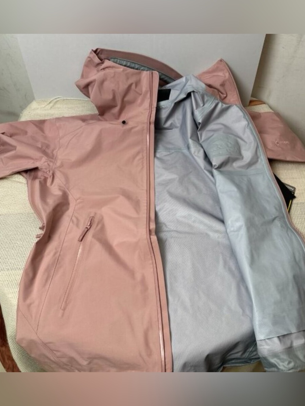 Arcteryx Women's Solid Color Casual Sports Hooded Hard Shell Jacket - Picture 7 of 7